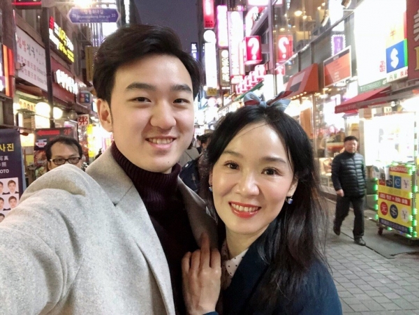 徐薇24岁儿「月入15万」随老板出差:「面对孩子,别急著拒绝!」